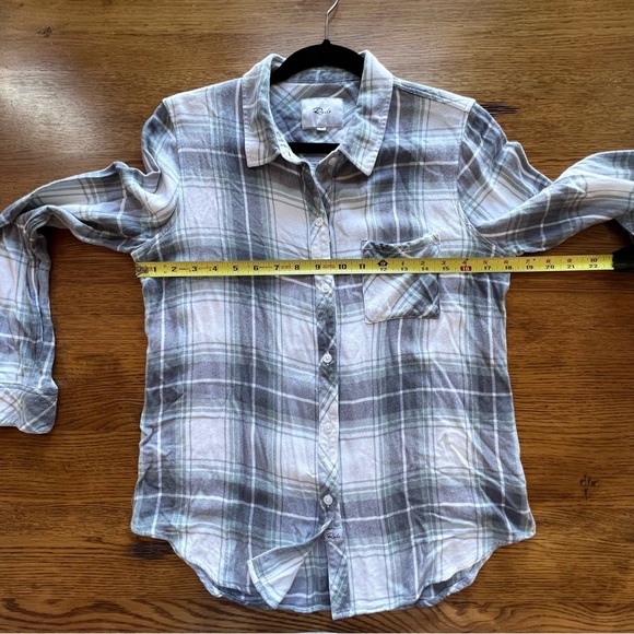 ⭐️ Rails Hunter Shirt Women's Medium Ocean Blue & White Plaid
Button Top - Picture 11 of 12